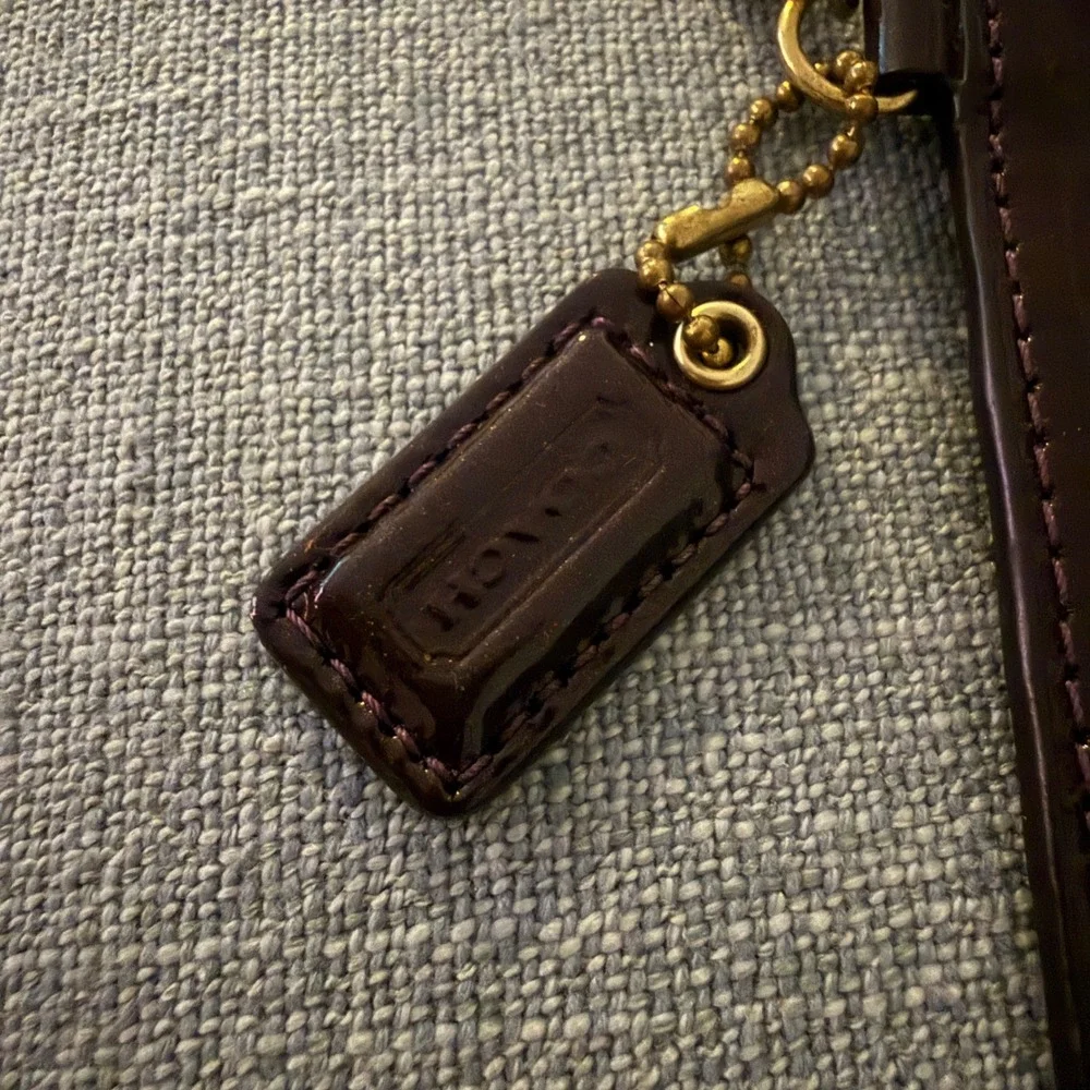 Coach Madison Purple Patent Leather Wristlet Gold Horse & Carriage Logo Chain - Picture 3 of 9